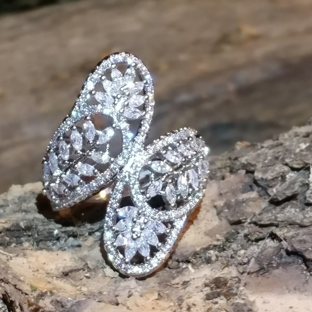 Women's ring - Picture 1 of 8